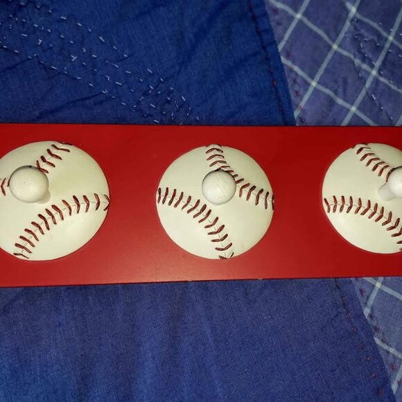 Sports Bedding! Twin Lightweight Quilt and Sham, Vibrant Blue Plaid, +Wall Hooks - Picture 4 of 6